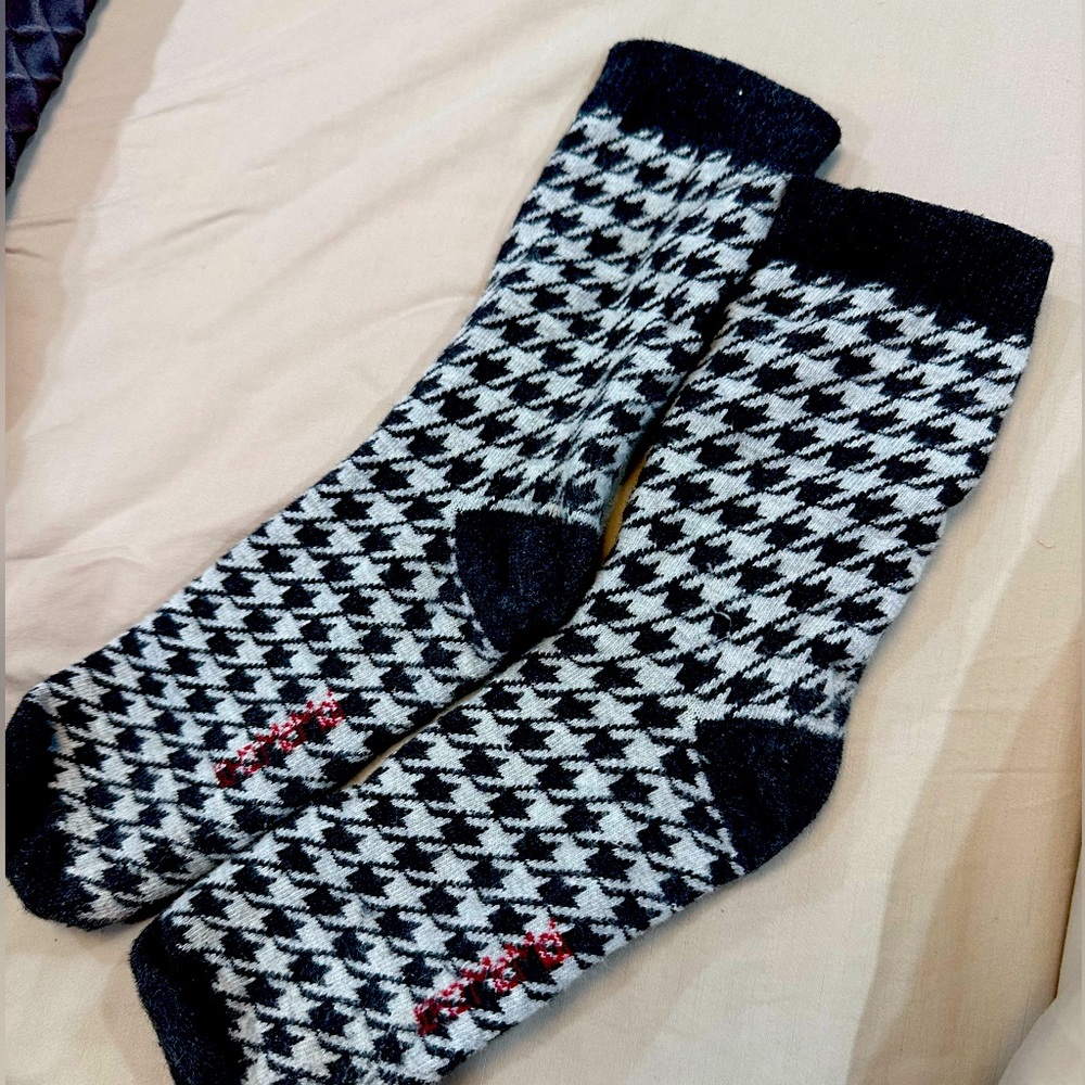 Mei moi houndstooth socks